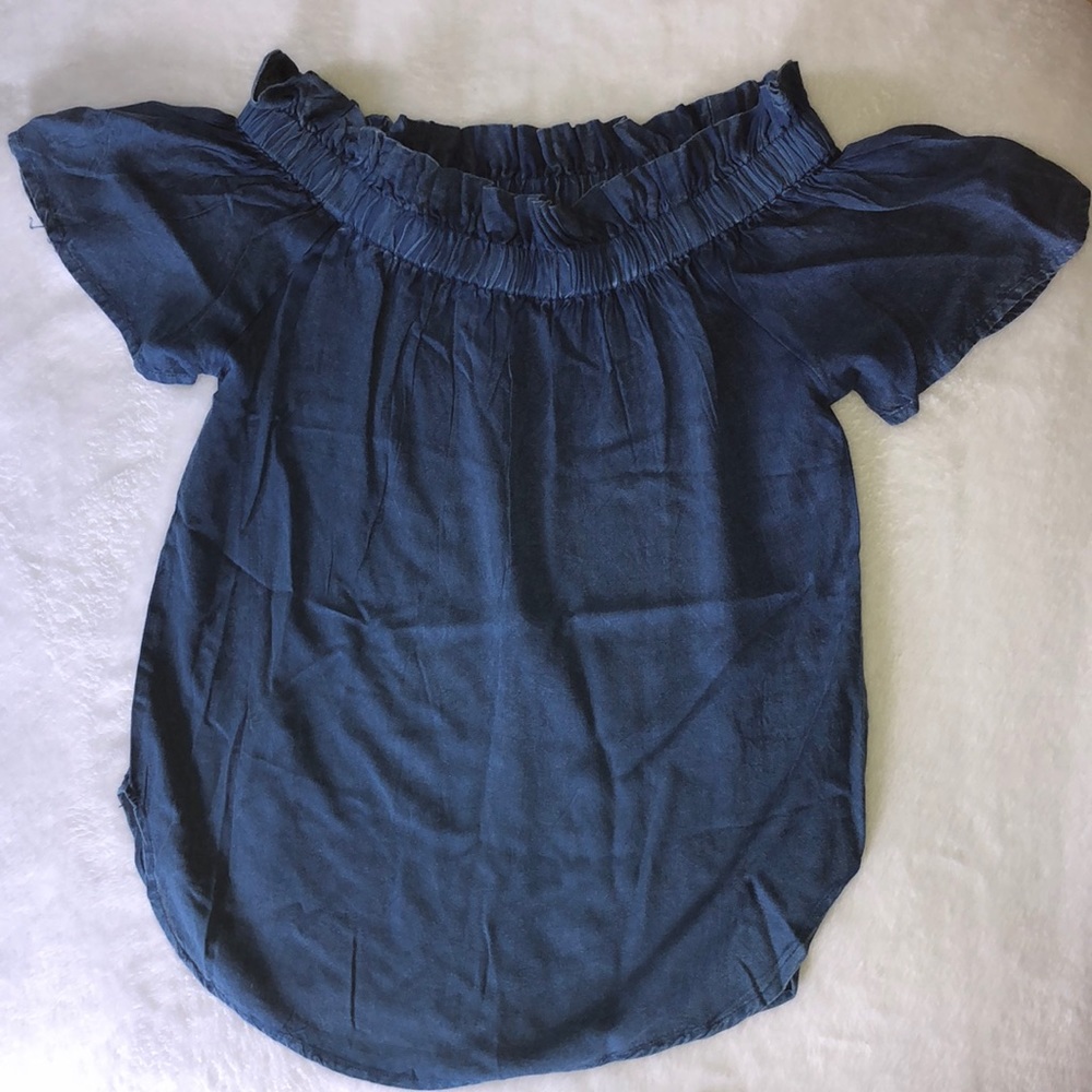 Pretty off the shoulder Shirt